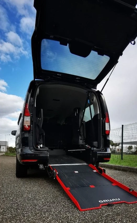 Véhicule TMPR certifié trans taxi PMR